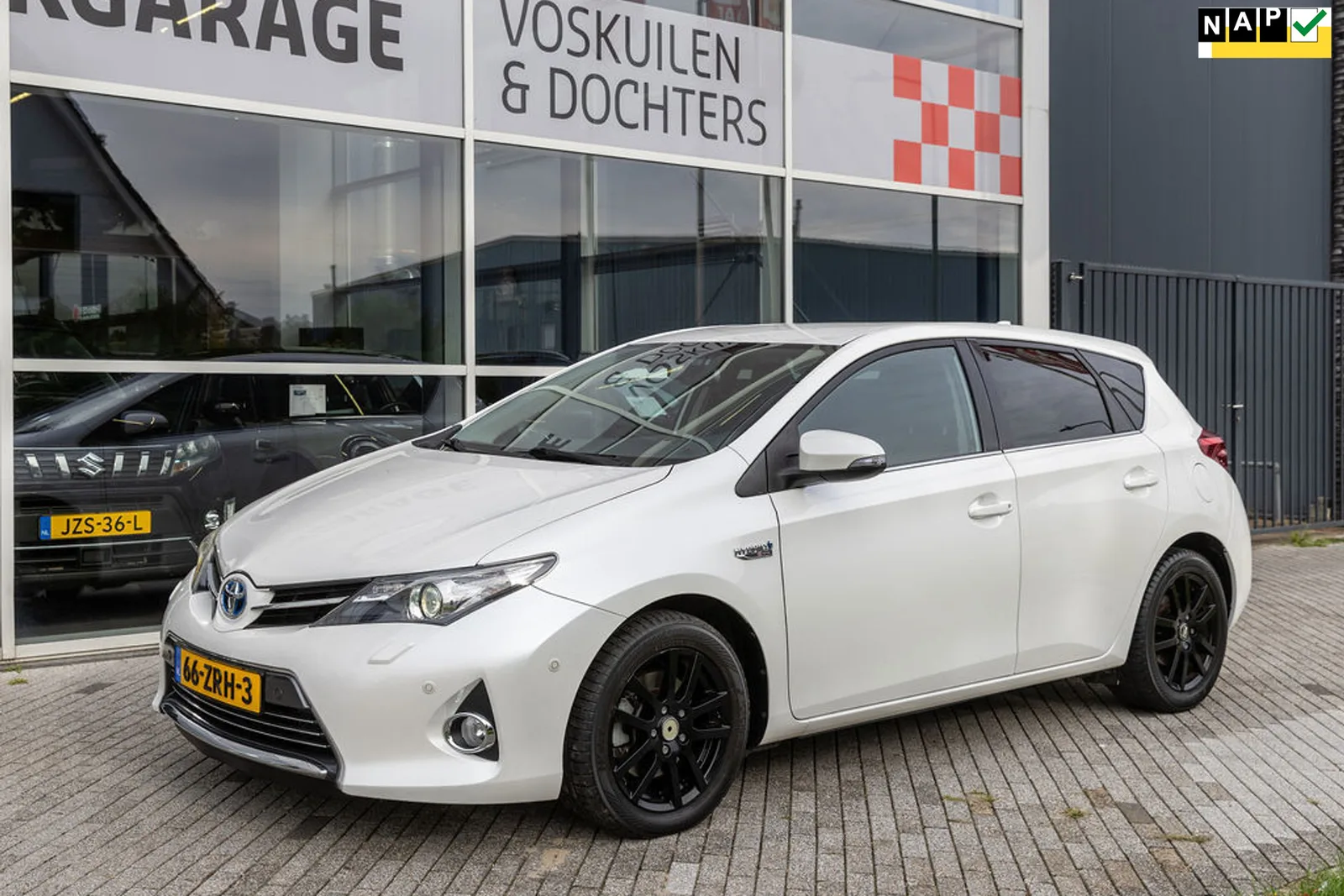 Toyota Auris (2013) — foto 1