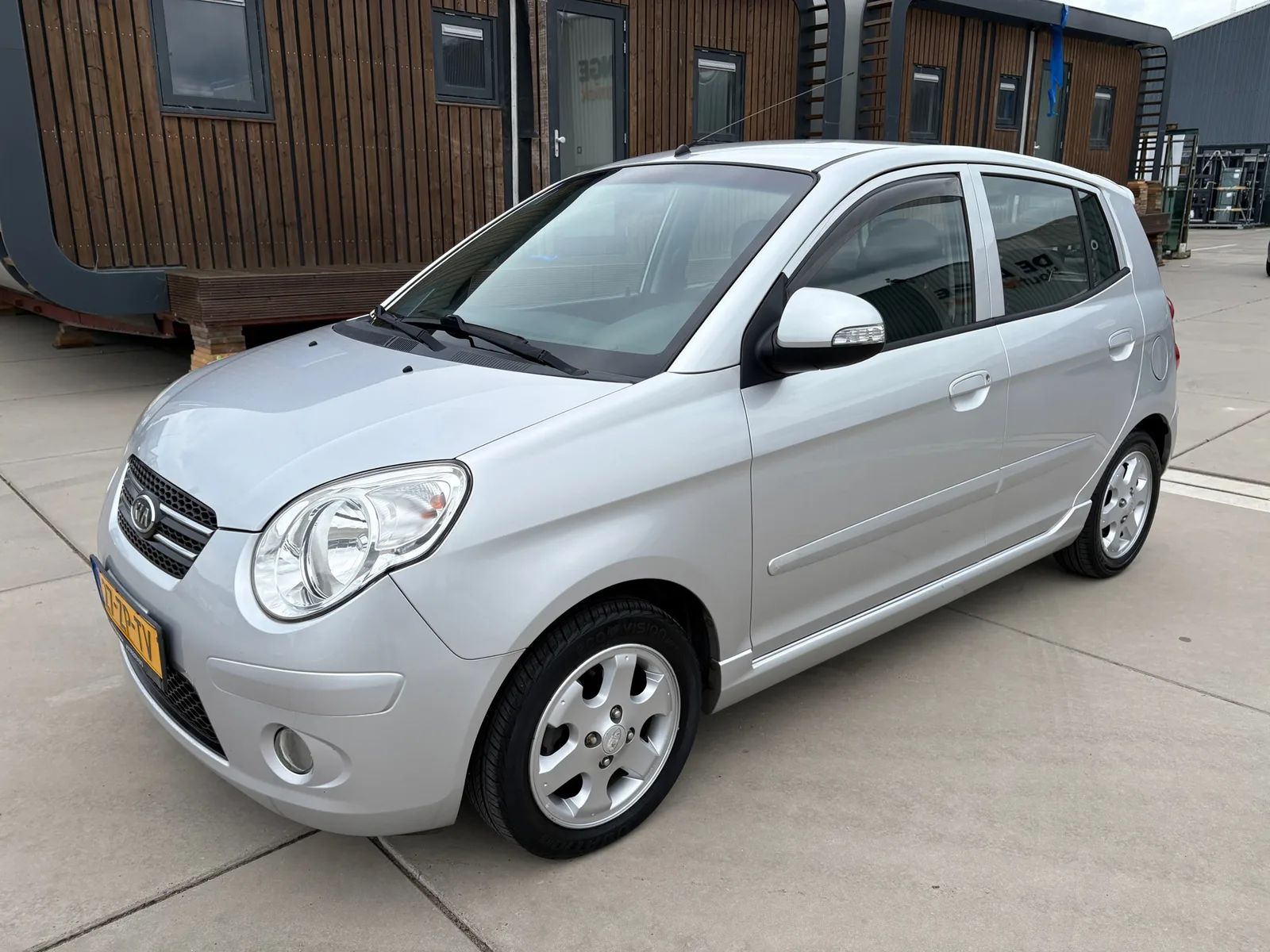 Kia Picanto (2008) — foto 1