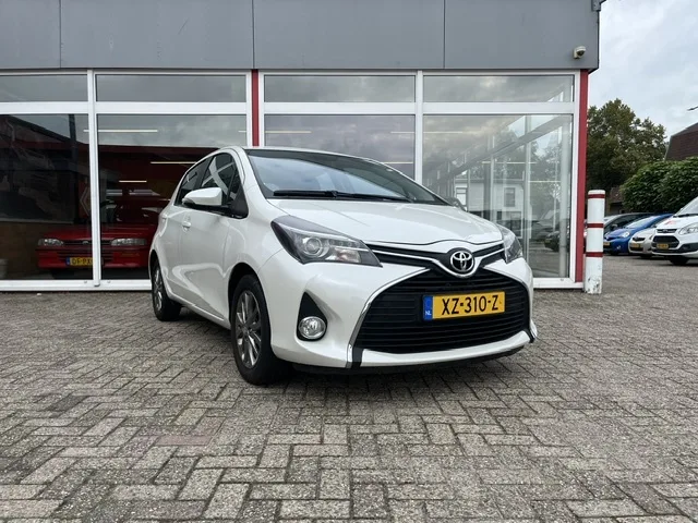 Toyota Yaris (2017) — foto 1