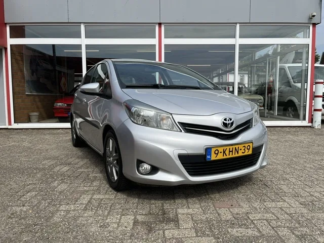 Toyota Yaris (2013) — foto 1