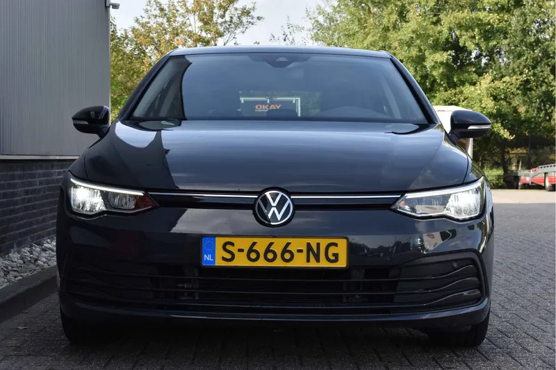 Volkswagen Golf (2023)