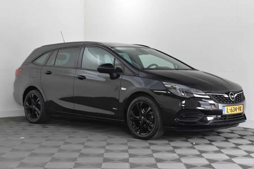 Opel Astra (2021) — foto 1