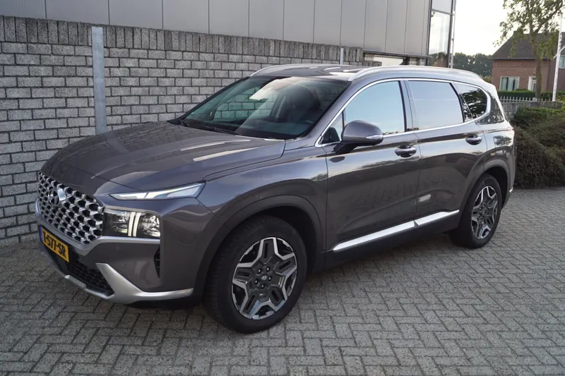 Hyundai Santa Fe (2023)