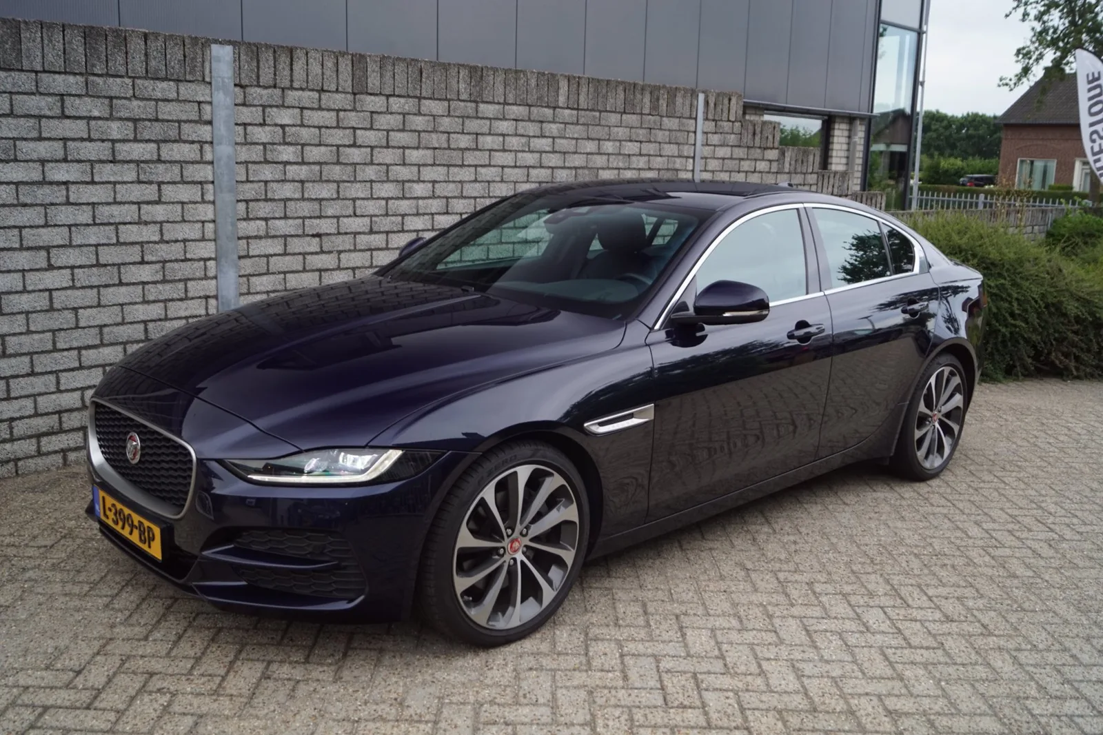 Jaguar XE (2021) — foto 1