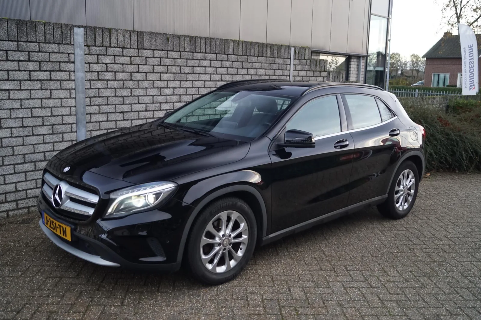 Mercedes-Benz GLA (2017) — foto 1