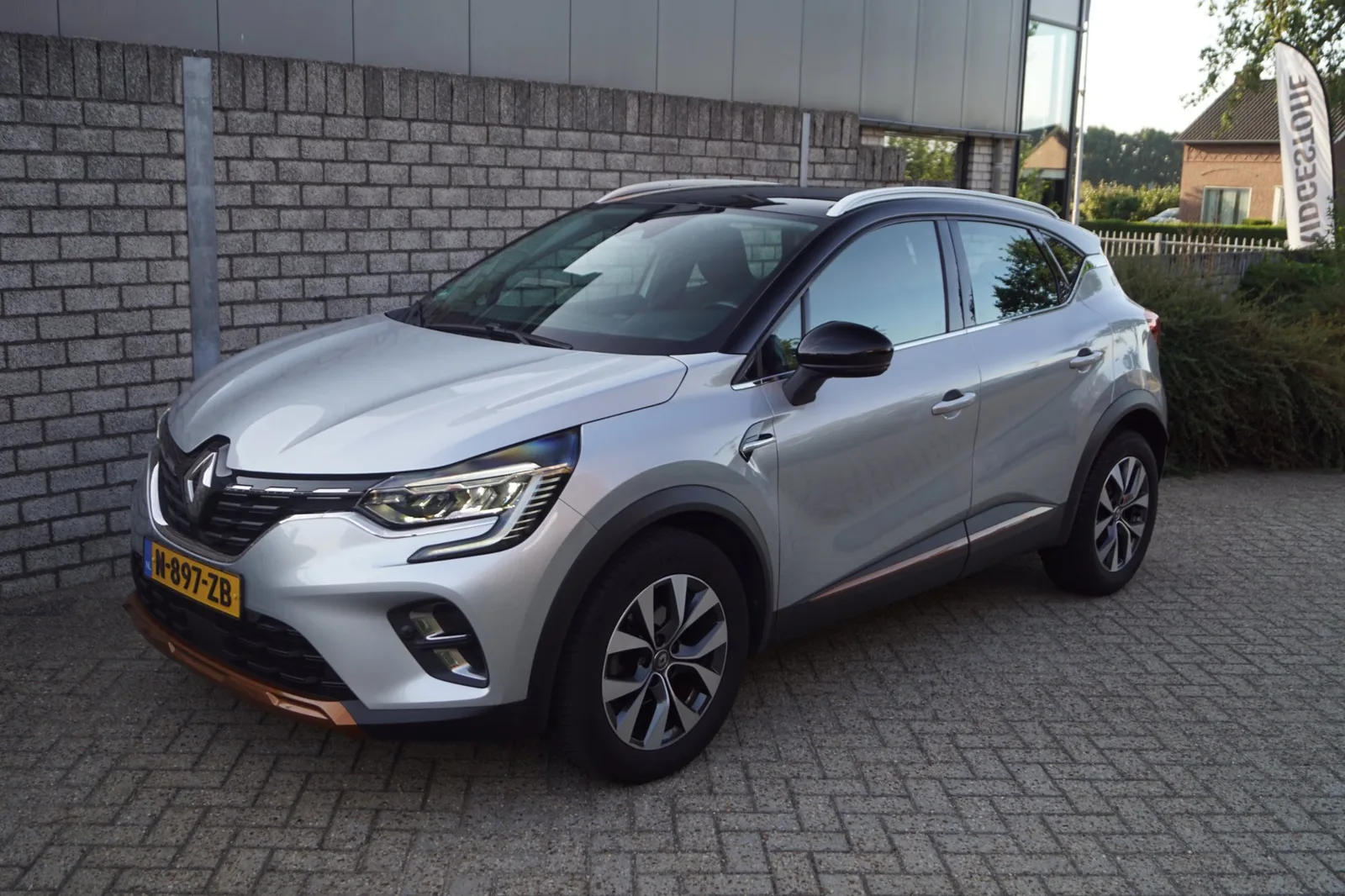 Renault Captur (2020) — foto 1