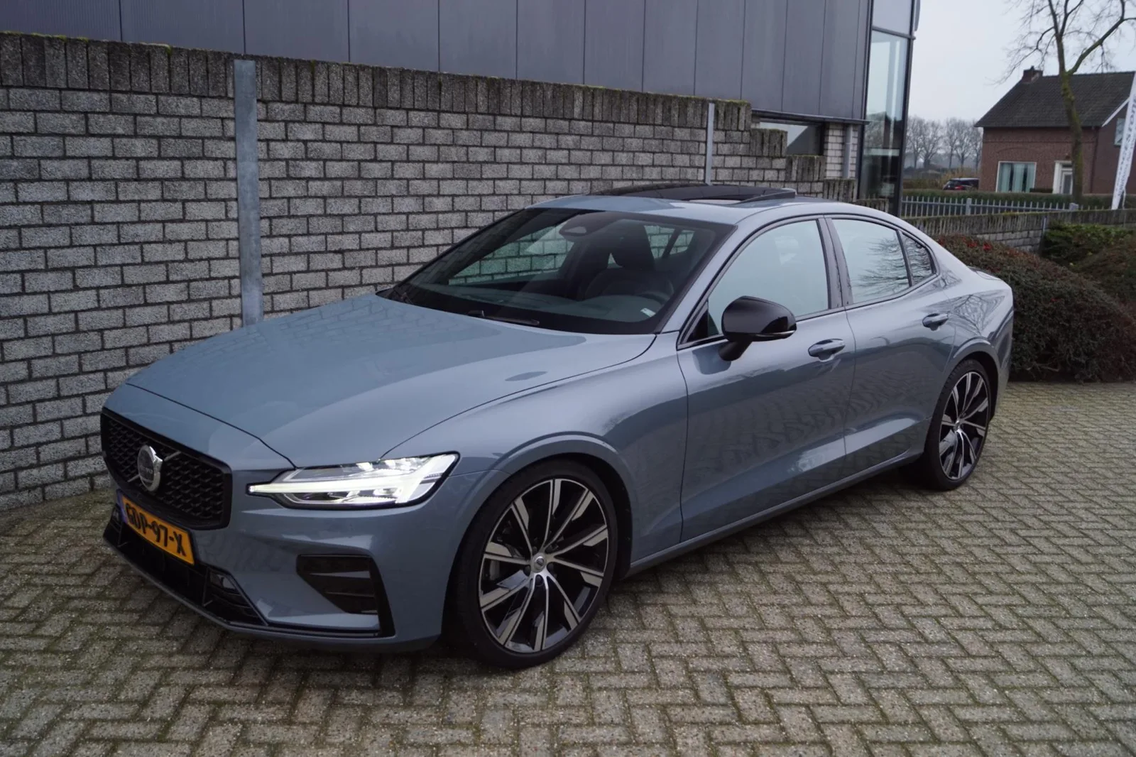 Volvo S60 (2024) — foto 1