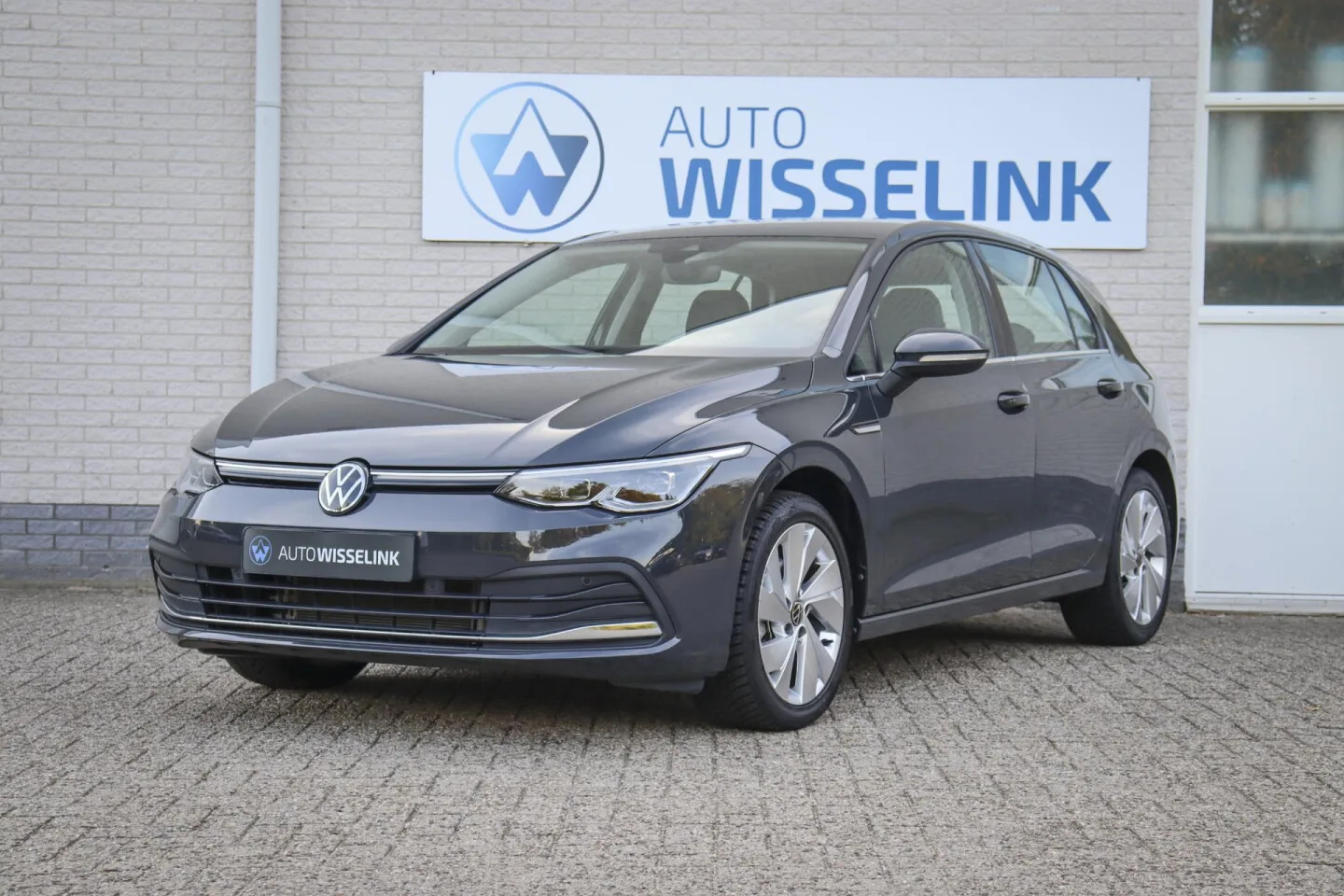 Volkswagen Golf (2024) — foto 1