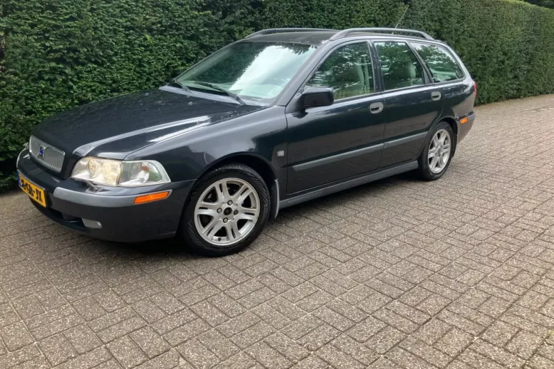 Volvo V40 (2000)