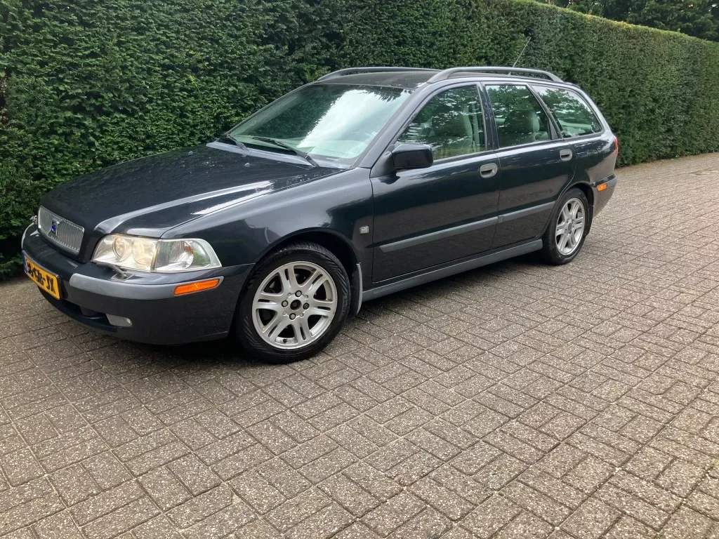 Volvo V40 (2000) — foto 1