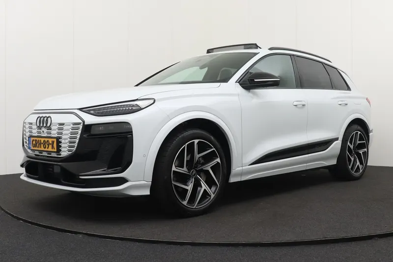 Audi Q6 e-tron (2024)