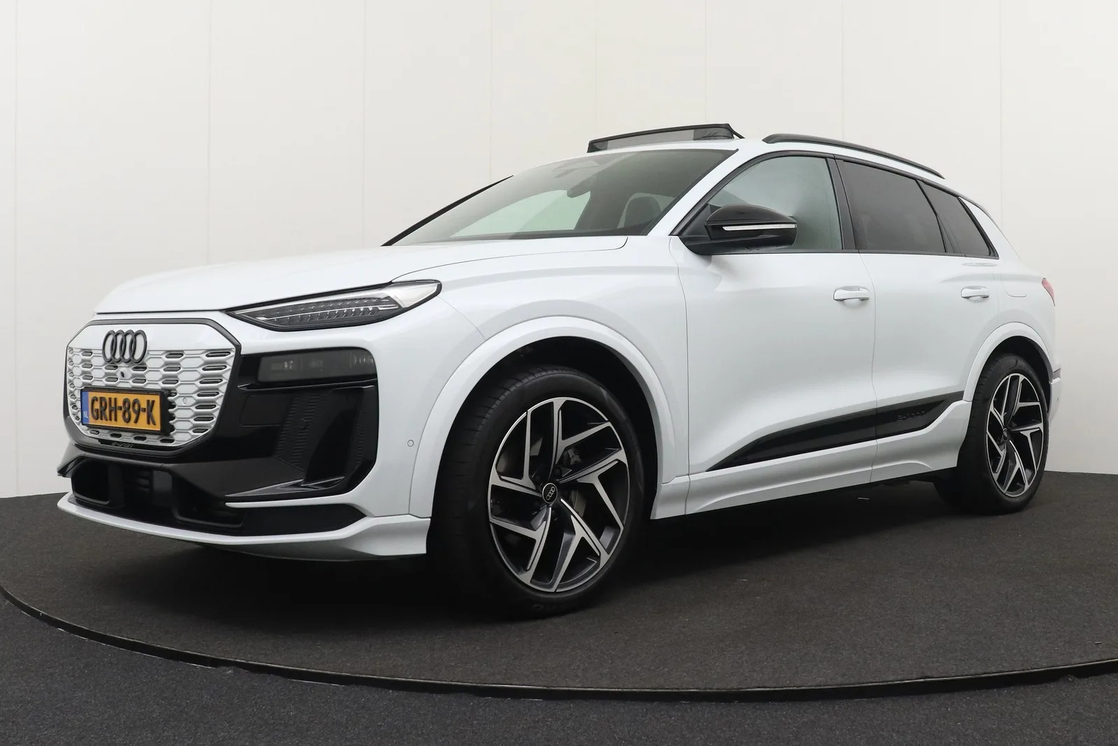 Audi Q6 e-tron (2024) — foto 1