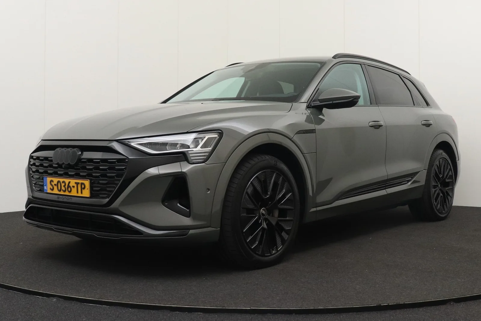 Audi Q8 e-tron (2023) — foto 1