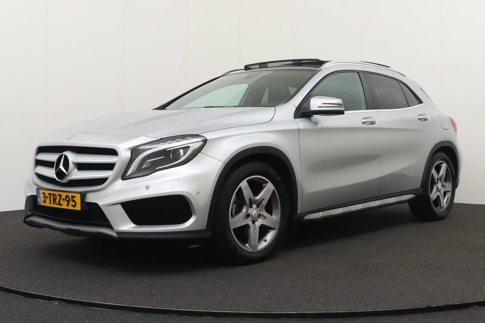 Mercedes-Benz GLA-Klasse (2014) — foto 1