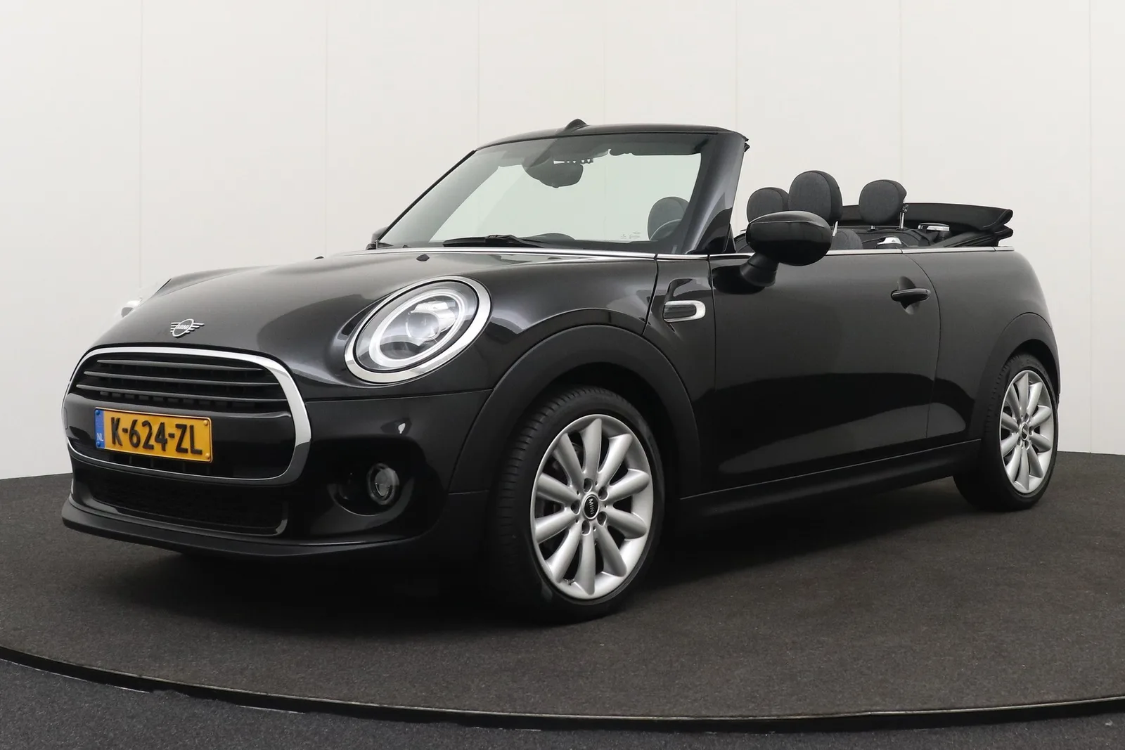 MINI Cabrio (2021) — foto 1