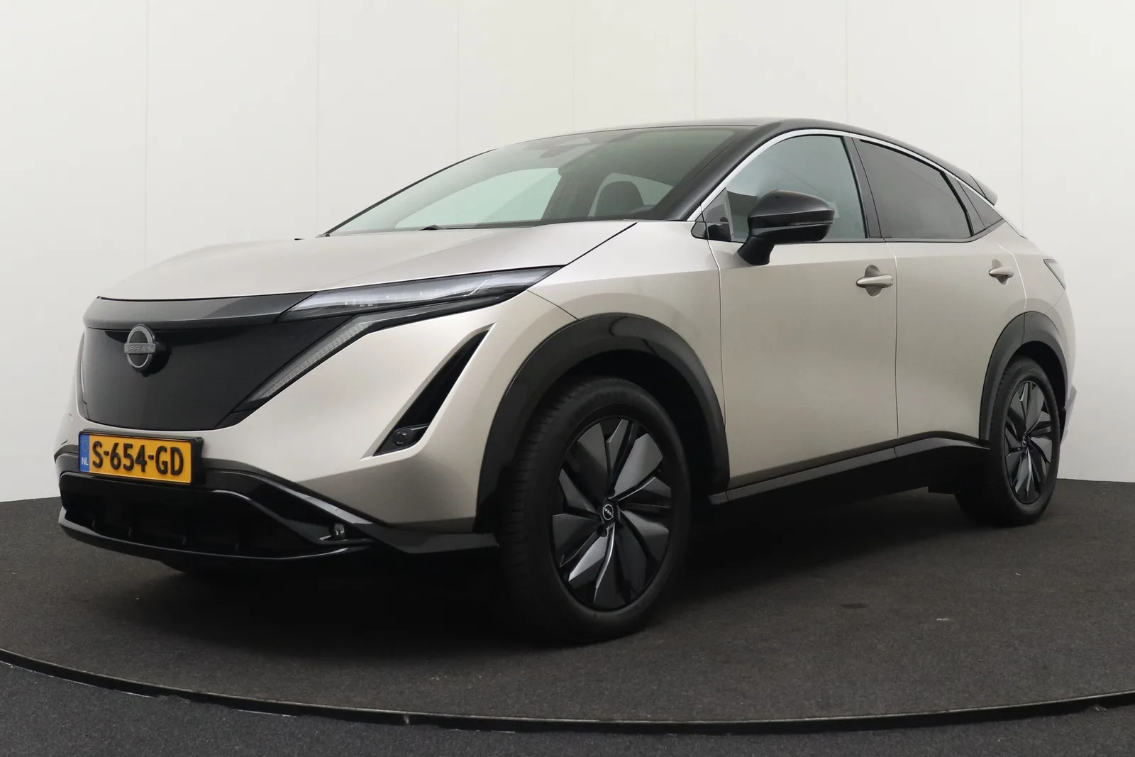 Nissan Ariya (2023) — foto 1