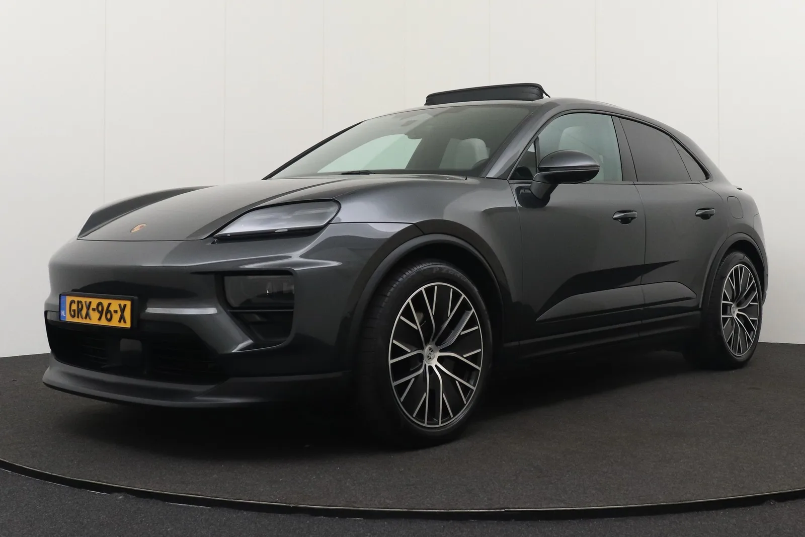 Porsche Macan (2024) — foto 1