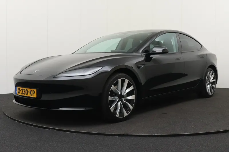 Tesla Model 3 (2023)