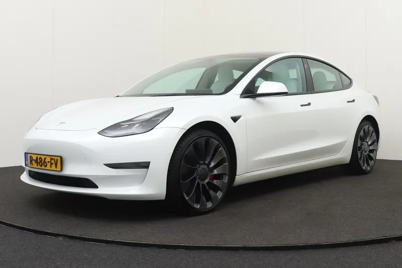 Tesla Model 3 (2022)