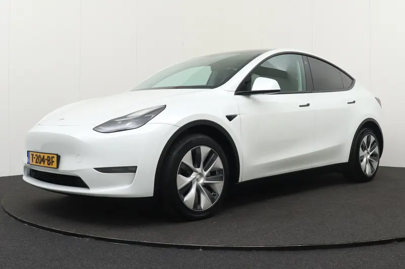 Tesla Model Y (2023)