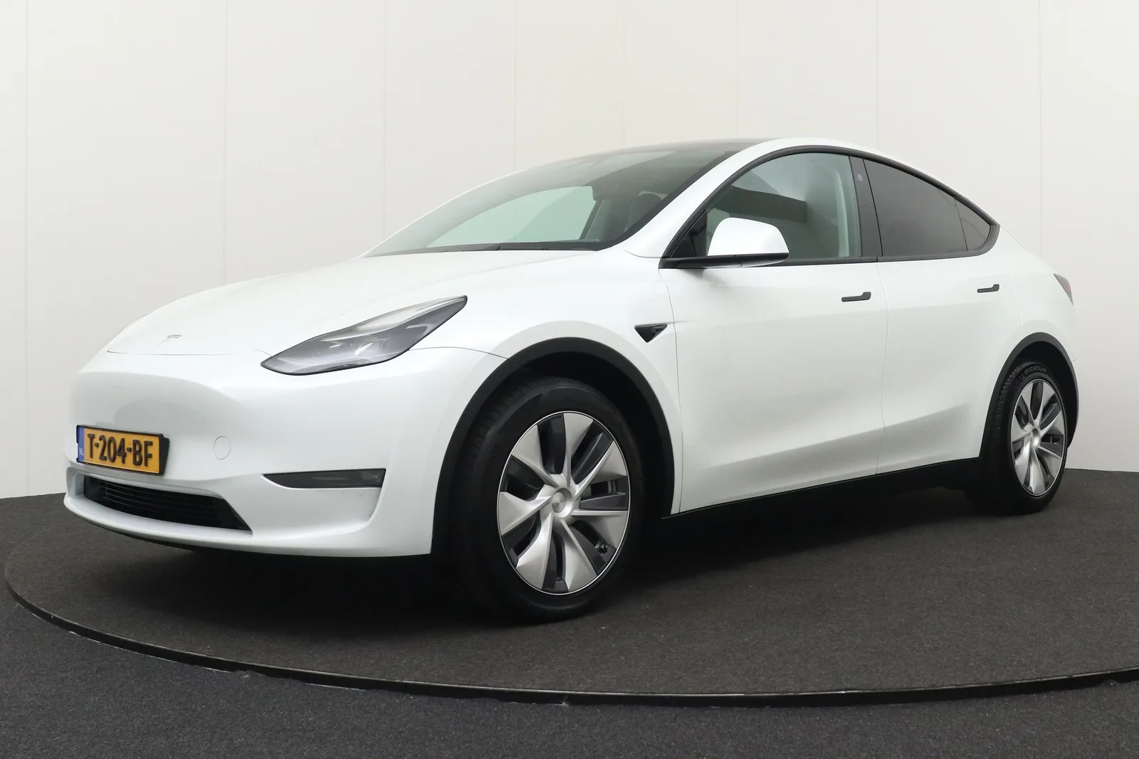 Tesla Model Y (2023) — foto 1