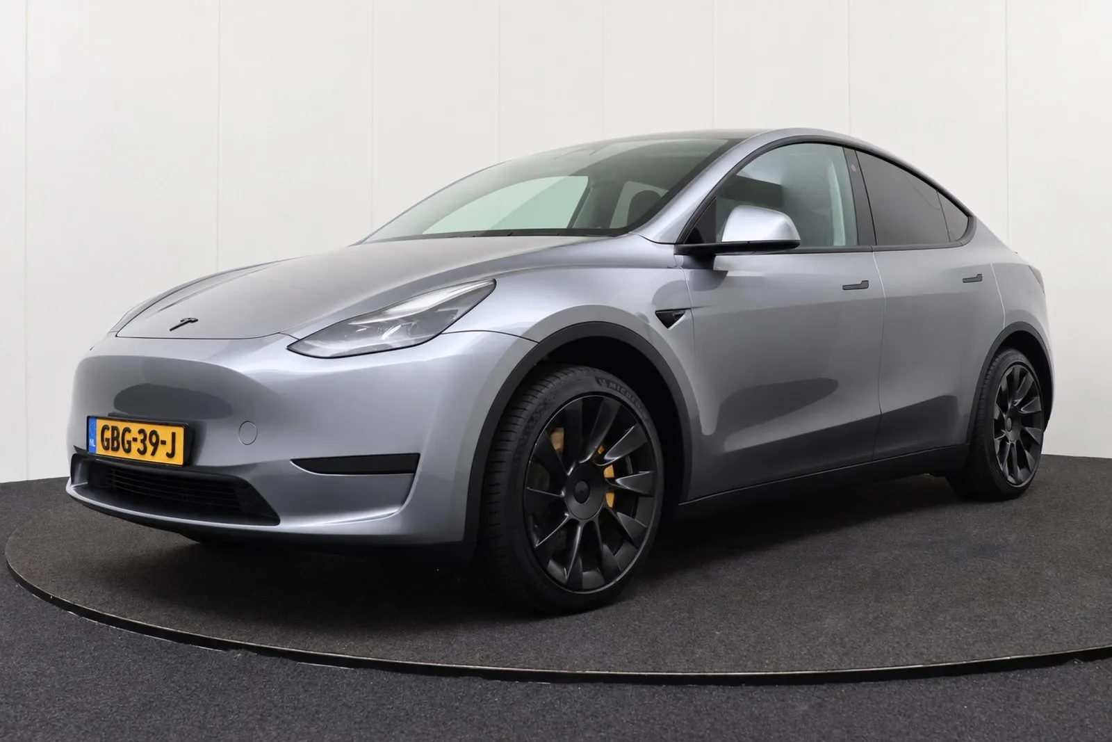Tesla Model Y (2024) — foto 1
