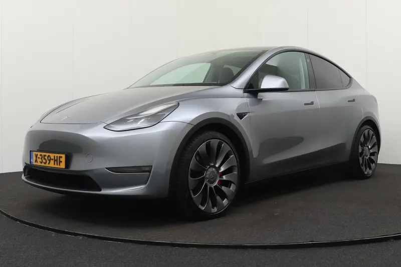 Tesla Model Y (2023)