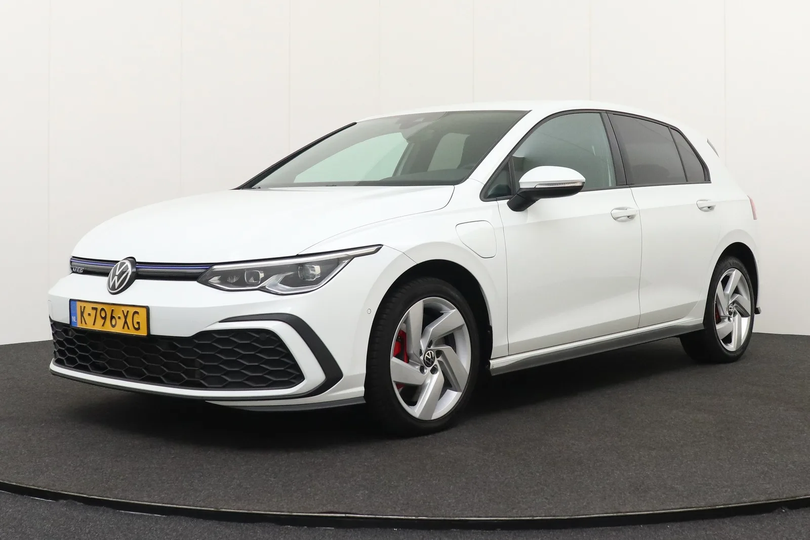 Volkswagen Golf (2021) — foto 1