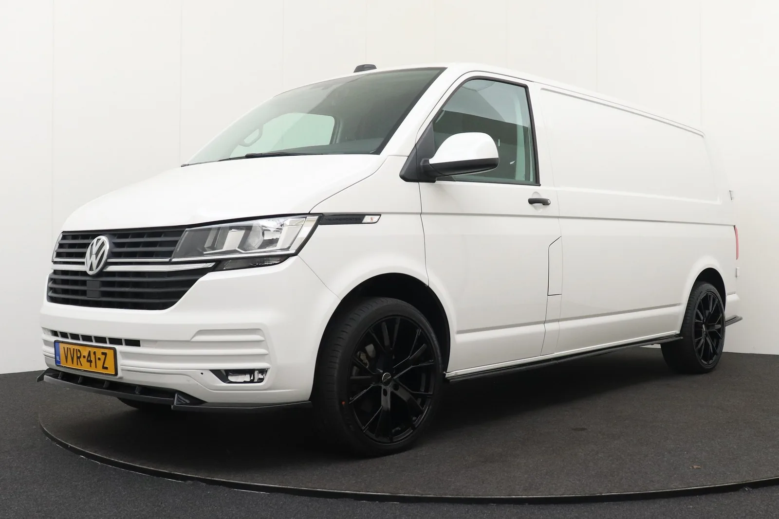 Volkswagen Transporter (2023) — foto 1