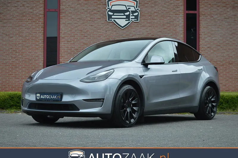 Tesla Model Y (2023)