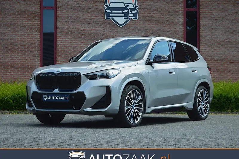 BMW iX1 (2023)