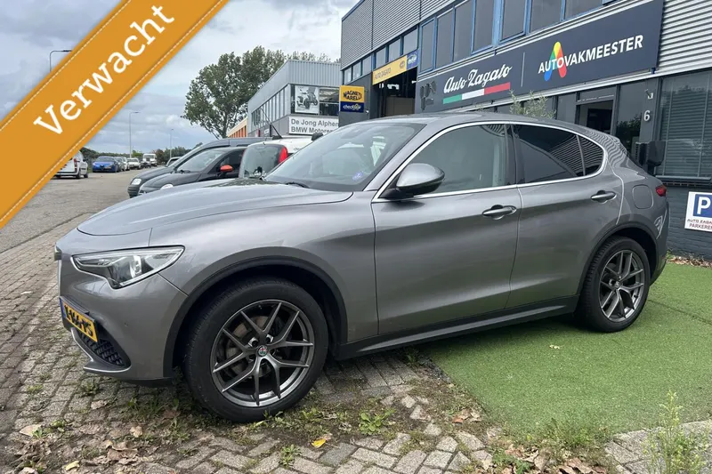 Alfa Romeo Stelvio (2017)