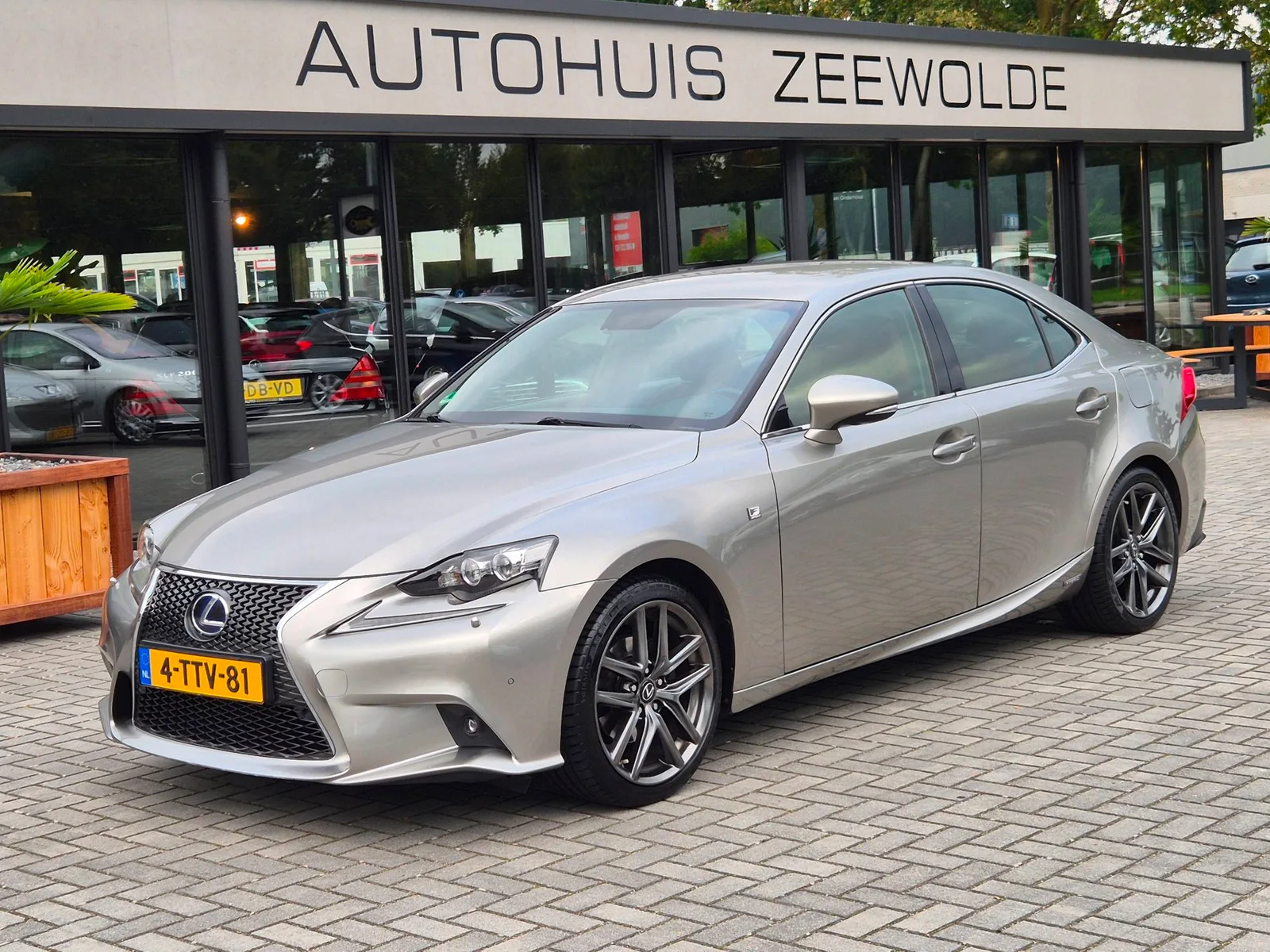 Lexus IS (2014) — foto 1