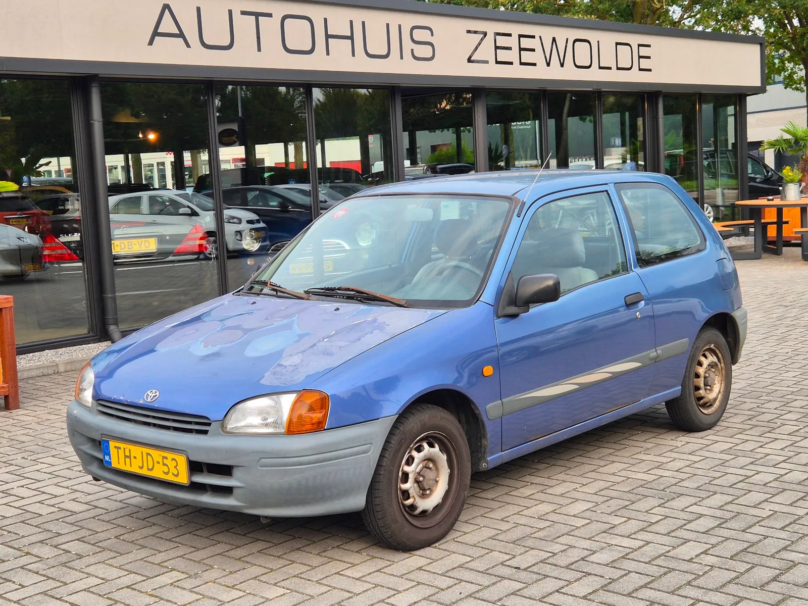 Toyota Starlet (1998) — foto 1