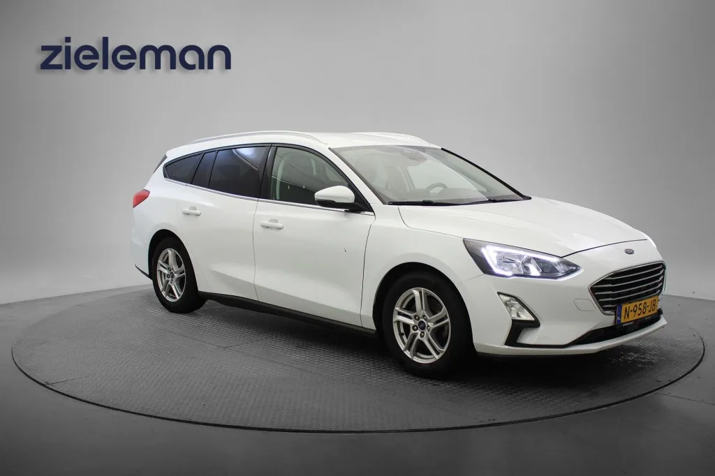 Ford Focus (2021) — foto 1
