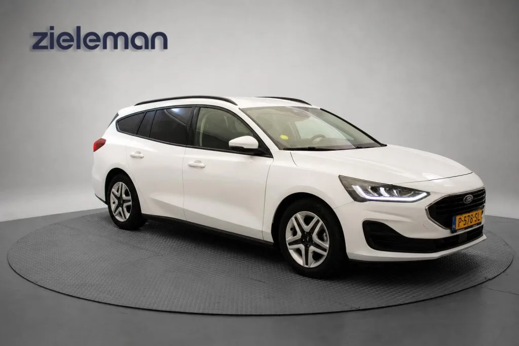 Ford Focus (2022) — foto 1
