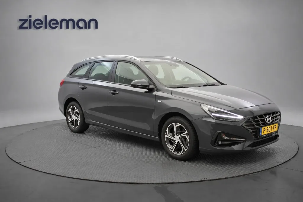 Hyundai i30 (2022) — foto 1
