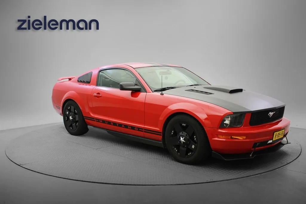 Ford Mustang (2005) — foto 1