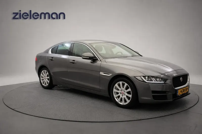 Jaguar XE (2020)