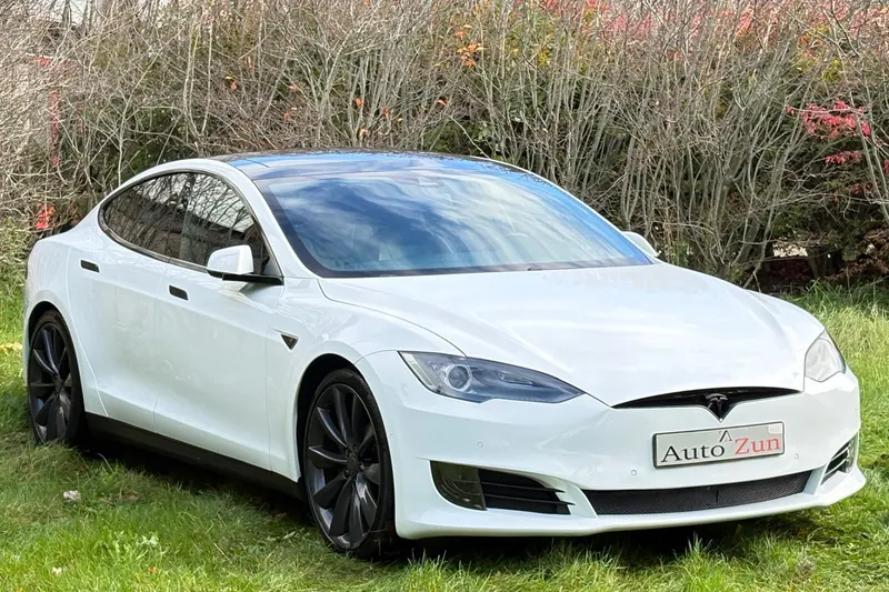 Tesla Model S (2016)