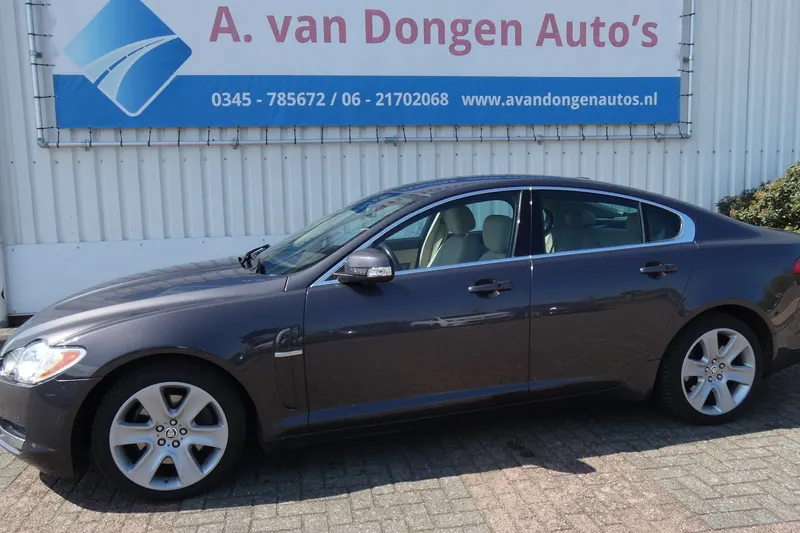 Jaguar XF (2008)