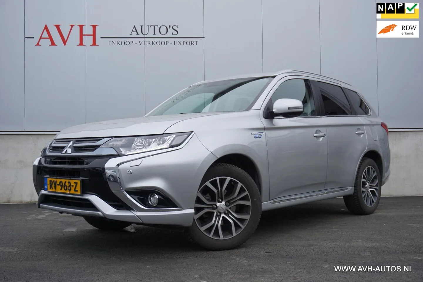 Mitsubishi Outlander (2018) — foto 1
