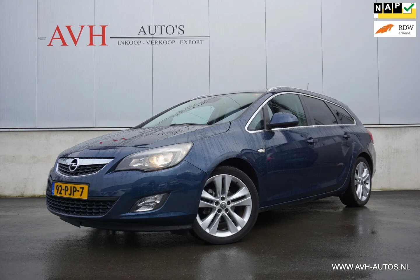 Opel Astra (2011) — foto 1
