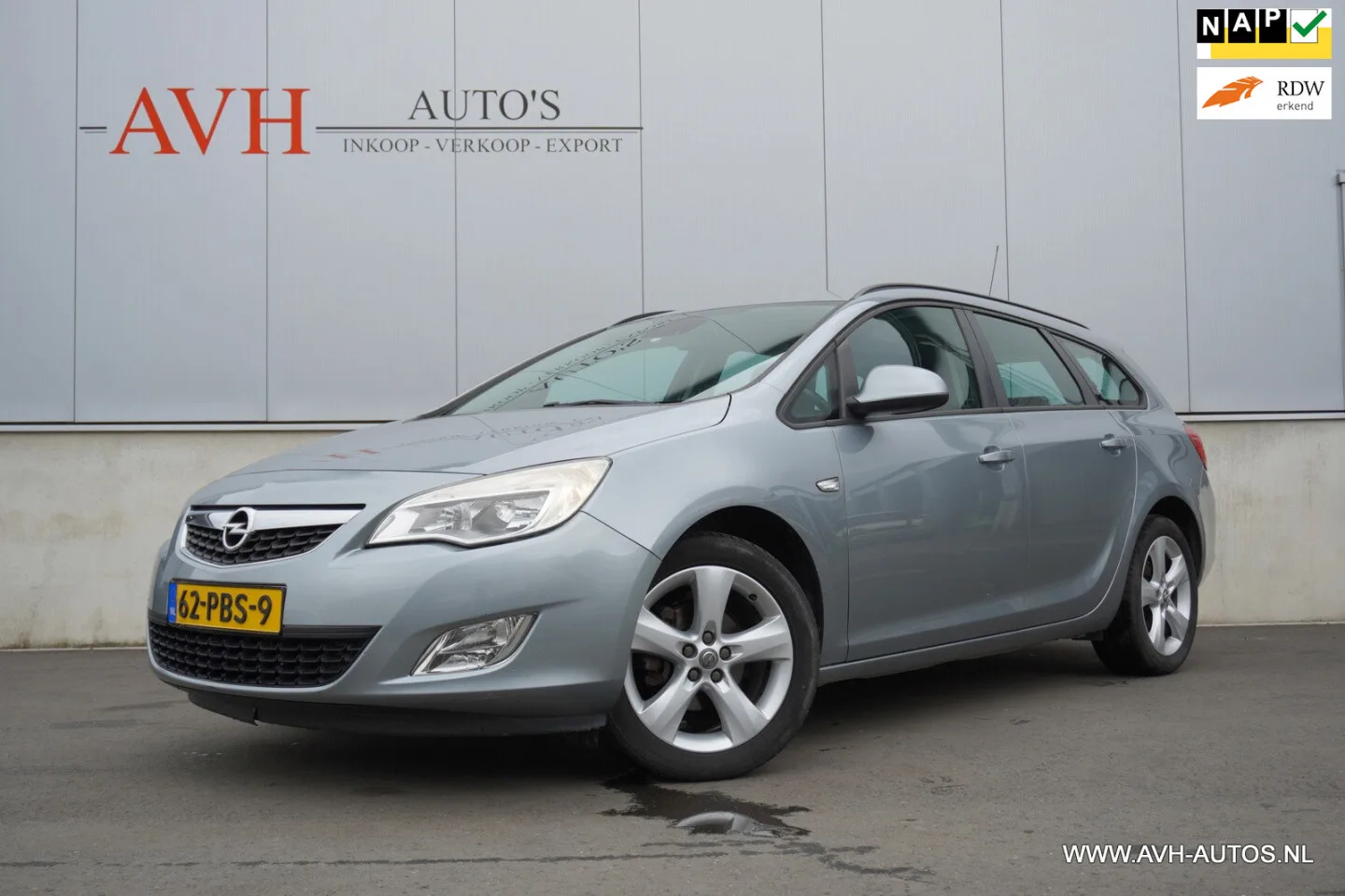 Opel Astra (2011) — foto 1