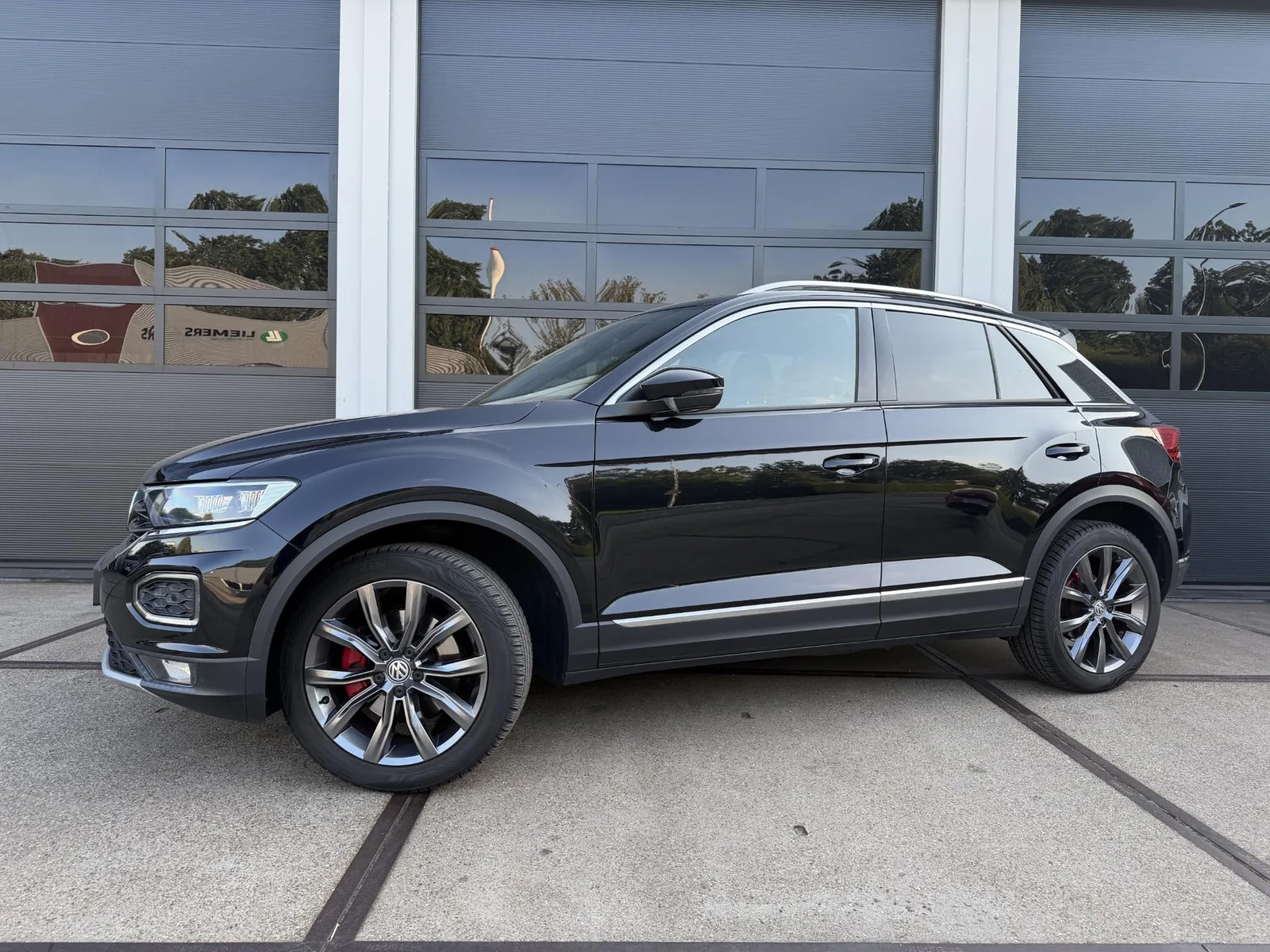 Volkswagen T-Roc (2018) — foto 1