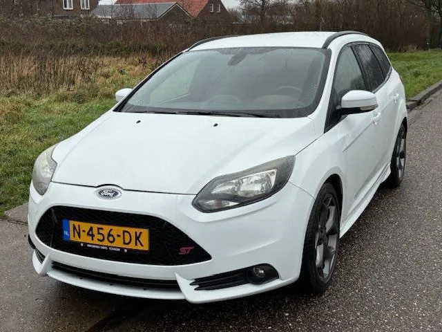 Ford Focus (2012) — foto 1