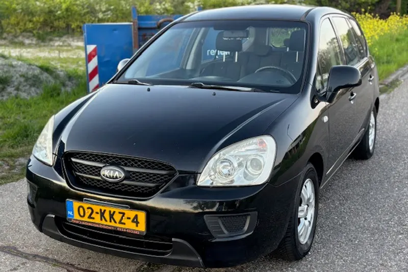 Kia Carens (2010)