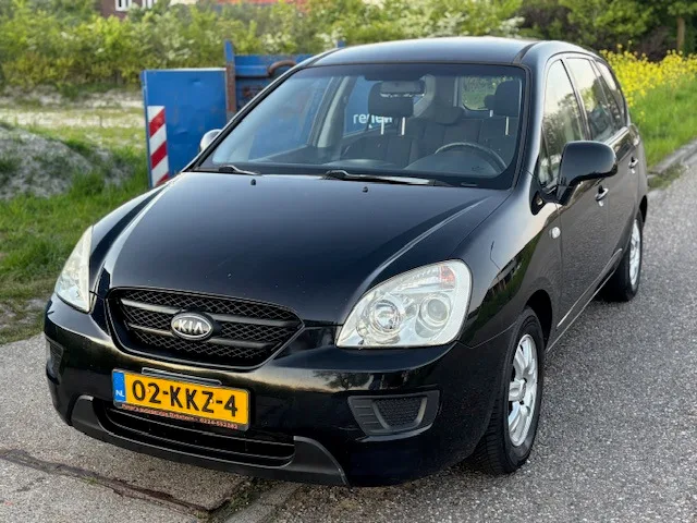 Kia Carens (2010) — foto 1