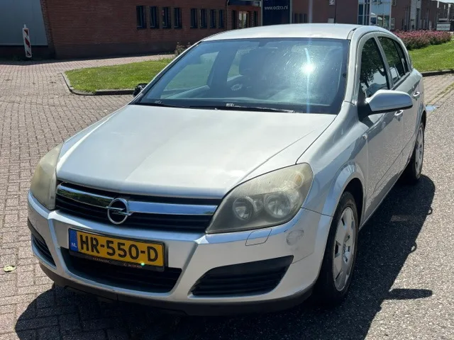 Opel Astra (2006) — foto 1