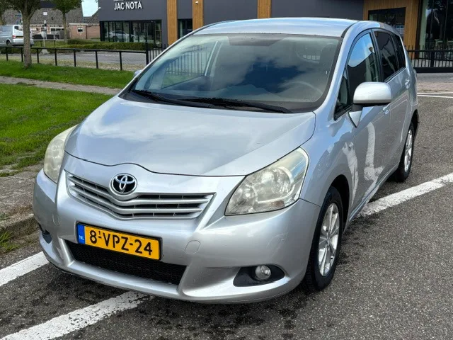 Toyota Verso (2011) — foto 1